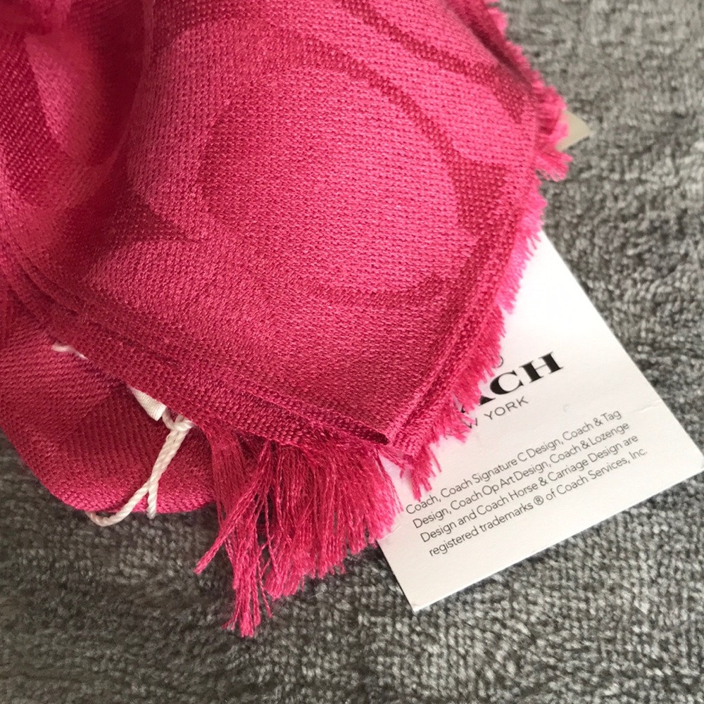 Coach signature C wrap/scarf rose pink